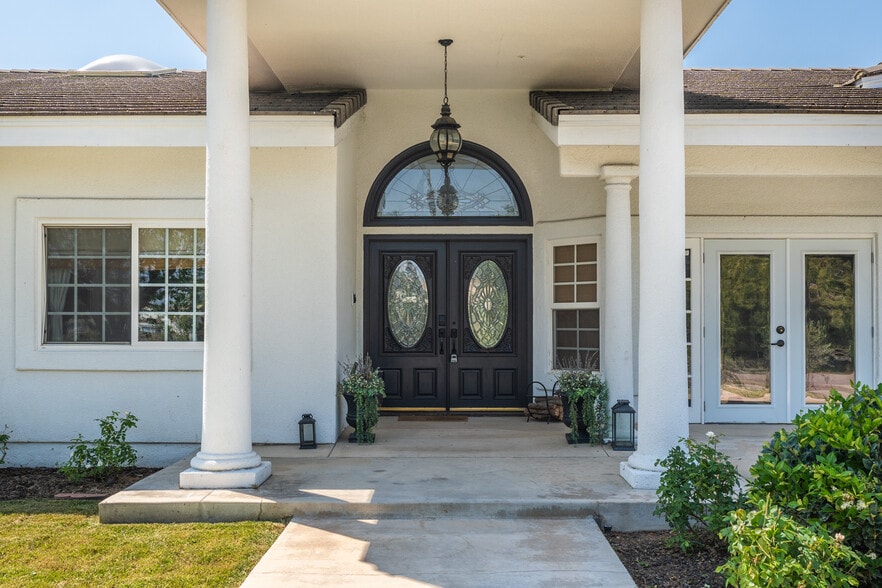 More Photos Of 12908 South Ln, Redlands Healthcare For Sale