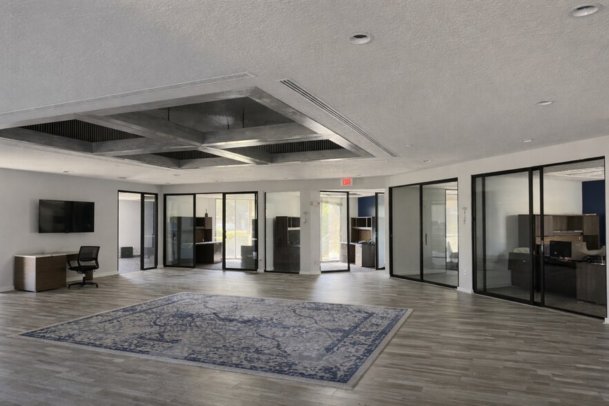 More Photos Of 6000 Gulfport Blvd S, Gulfport Office For Lease