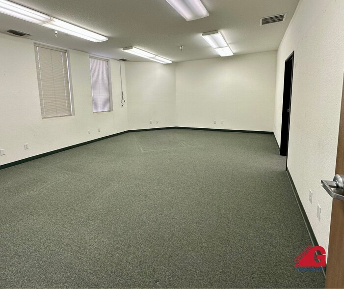 More Photos Of 855 E Easy St, Simi Valley Warehouse For Lease