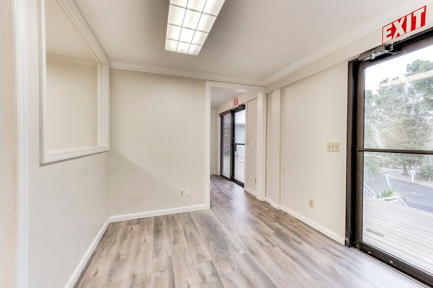 More Photos Of 1149 Periwinkle Way, Sanibel Office For Sale