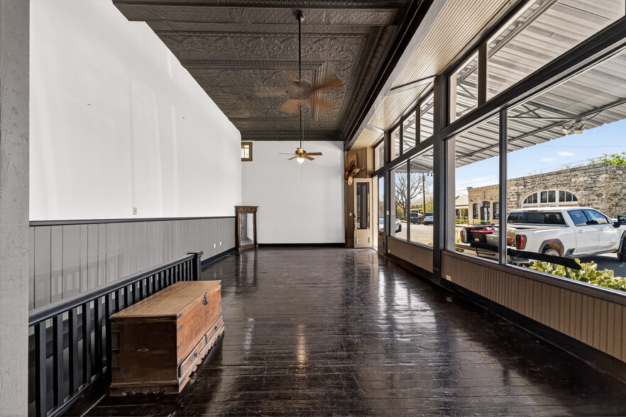 More Photos Of 614 High St, Comfort Storefront Retail Residential For Sale