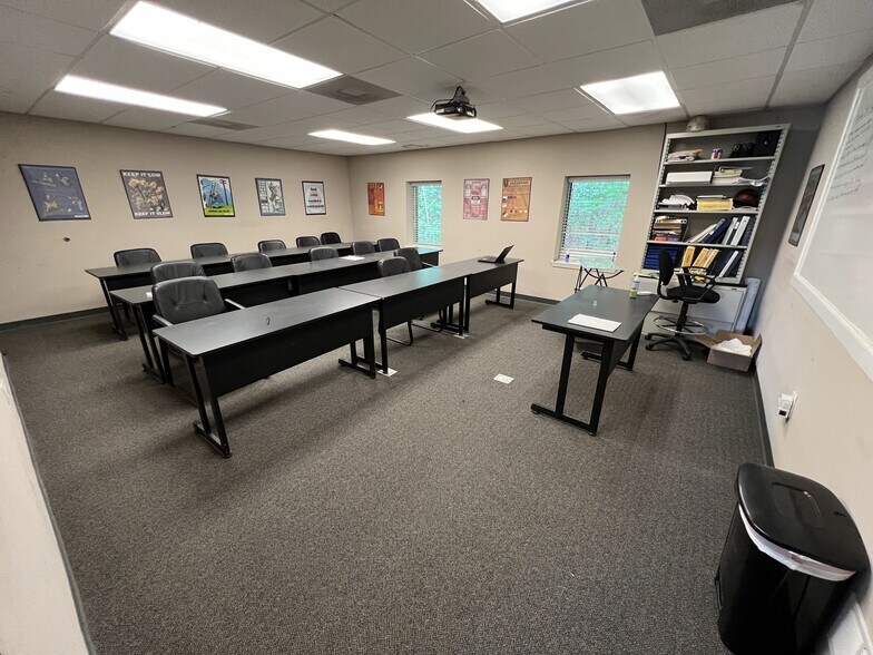 More Photos Of 4485 Pinson Valley Pky, Birmingham Warehouse For Sale