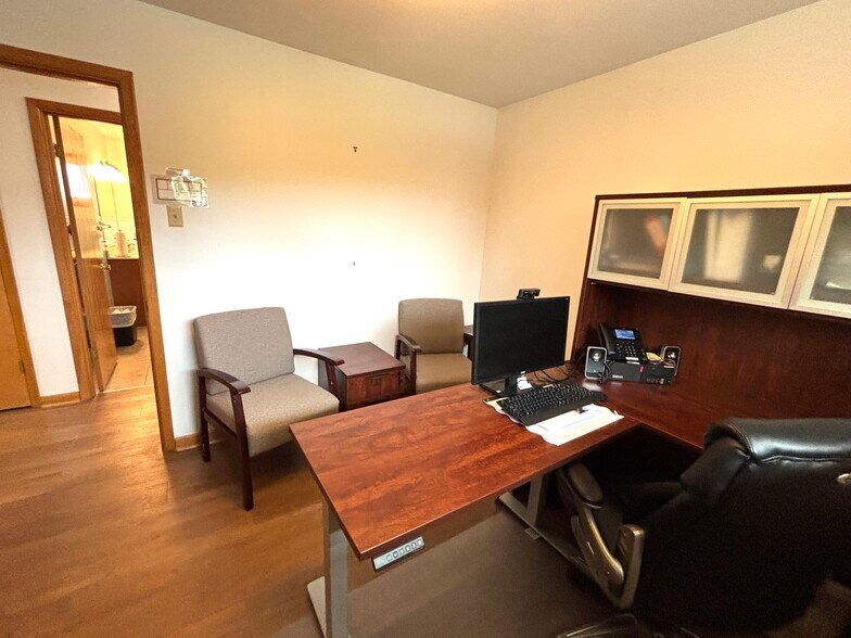 More Photos Of 99 N Sugar St, Saint Clairsville Flex For Sale