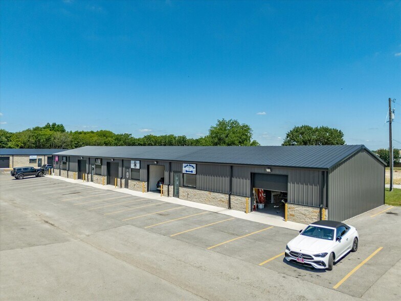 More Photos Of 200-225 West Side Dr, Decatur Light Distribution For Lease