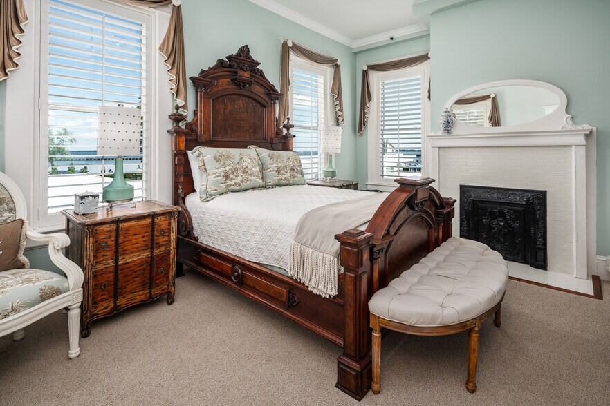 More Photos Of 738 E Main St, Belhaven Hotel For Sale