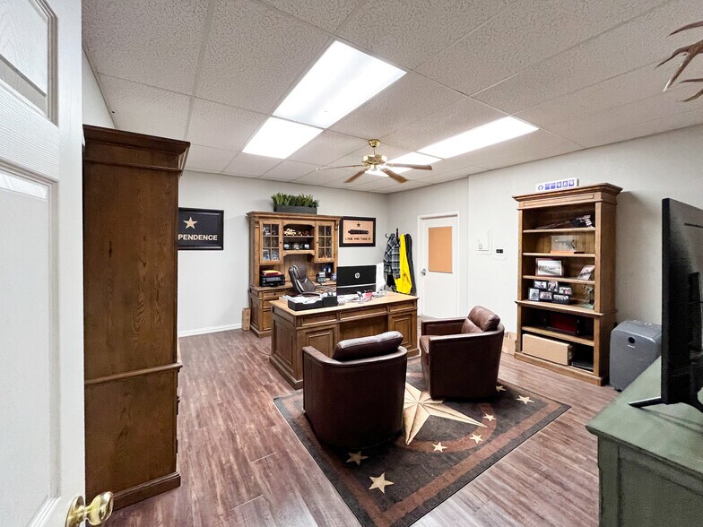 More Photos Of 3301 Bankhead Hwy, Midland Warehouse For Sale