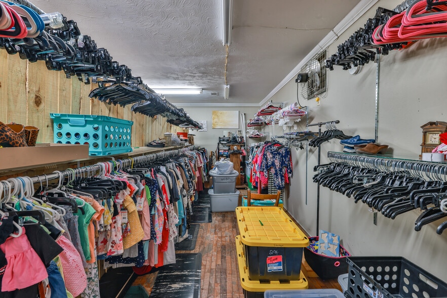 More Photos Of 126 N Wilson St, Dresden General Retail For Sale