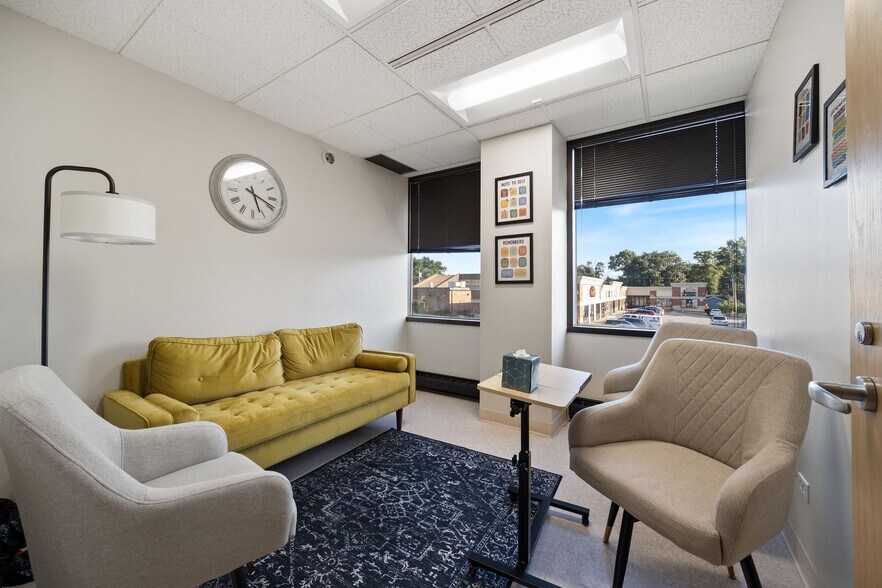 More Photos Of 7000 W 111th St, Worth Medical For Sale