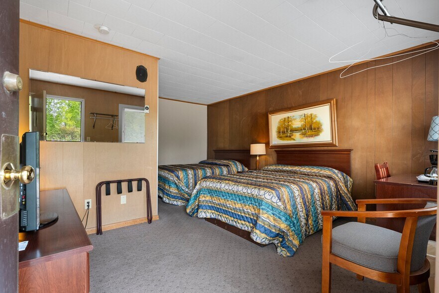 More Photos Of W11466 US Hwy 8, Dunbar Restaurant For Sale