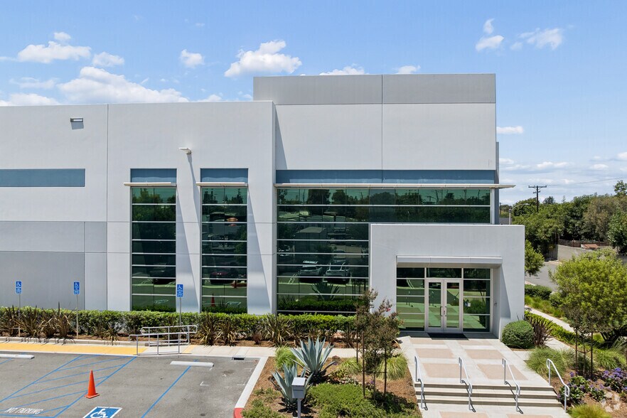 More Photos Of 1500 E Walnut Ave, Fullerton Manufacturing For Lease