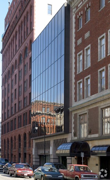 More Photos Of 126 Ottawa Ave NW, Grand Rapids Office For Lease