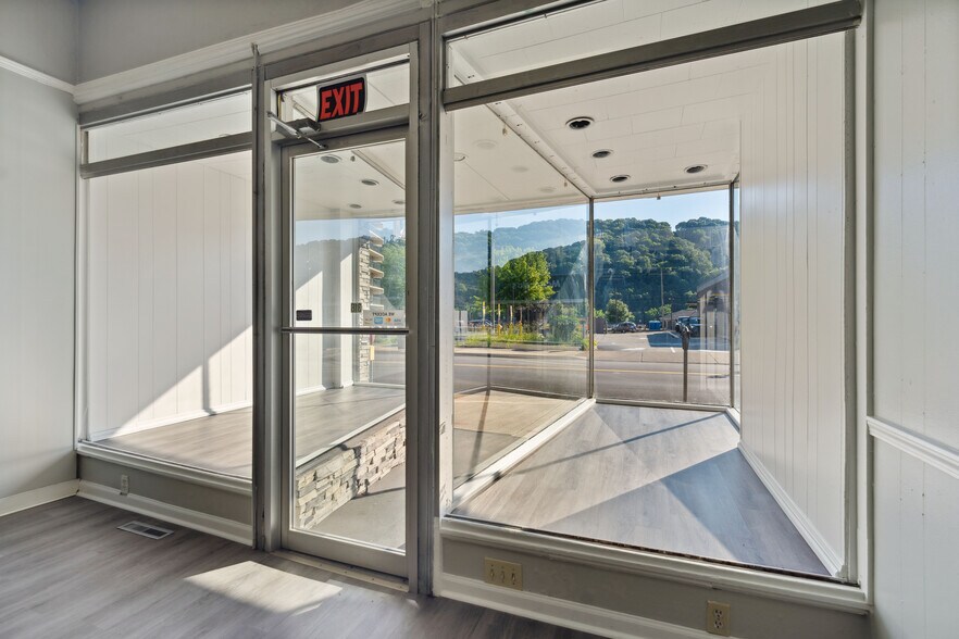 More Photos Of 314-316 W Main St, Monongahela Storefront Retail Office For Sale