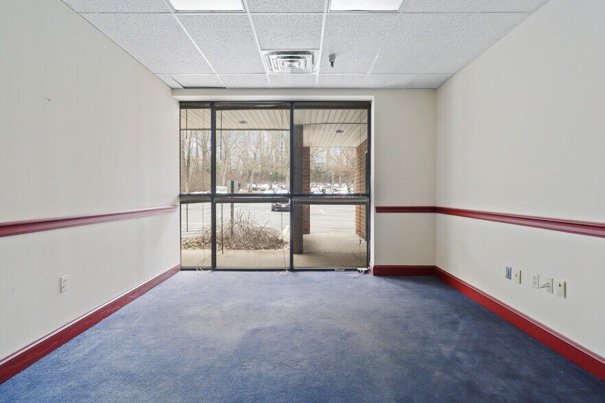 More Photos Of 339 Buschs Frontage Rd, Annapolis Medical For Lease