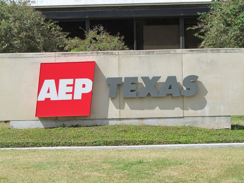 More Photos Of 539 N Carancahua St, Corpus Christi Office For Lease