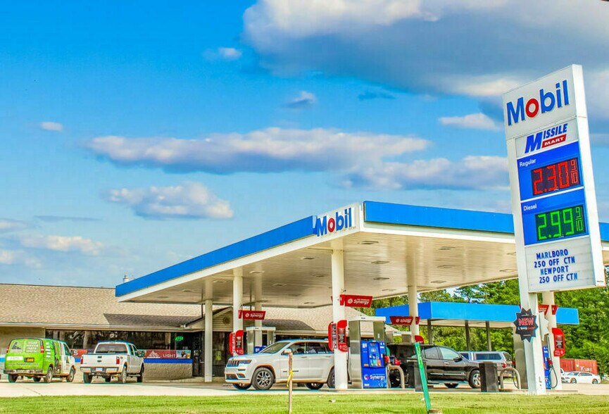 More Photos Of 601 S Babcock St, Melbourne Service Station For Sale