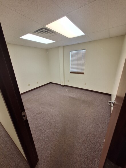 More Photos Of 909 34th St N, Fargo Warehouse For Lease