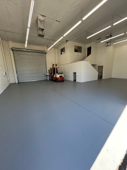 More Photos Of 5790 Wynn Rd, Las Vegas Showroom For Lease