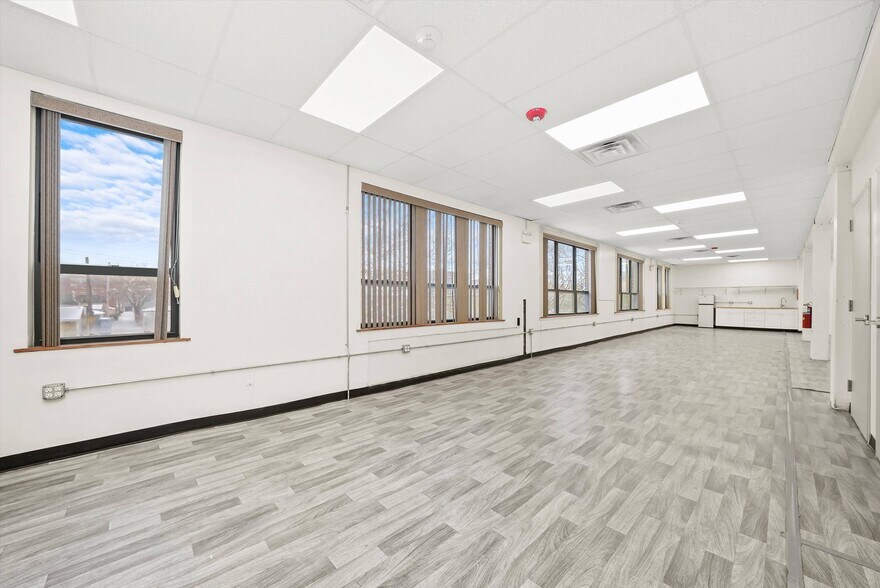 More Photos Of 526 N Western Ave, Chicago Manufacturing For Sale