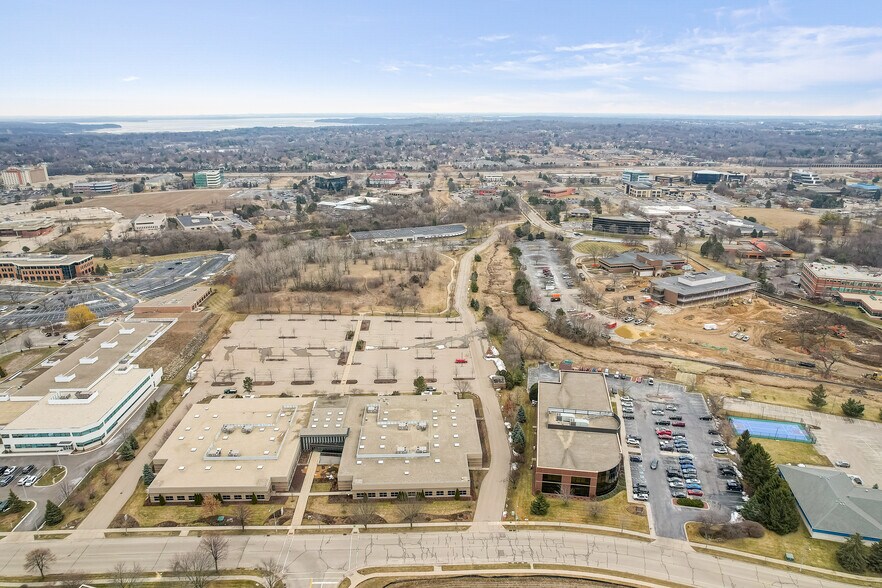 More Photos Of 1117-1125 Deming Way, Madison Office For Lease