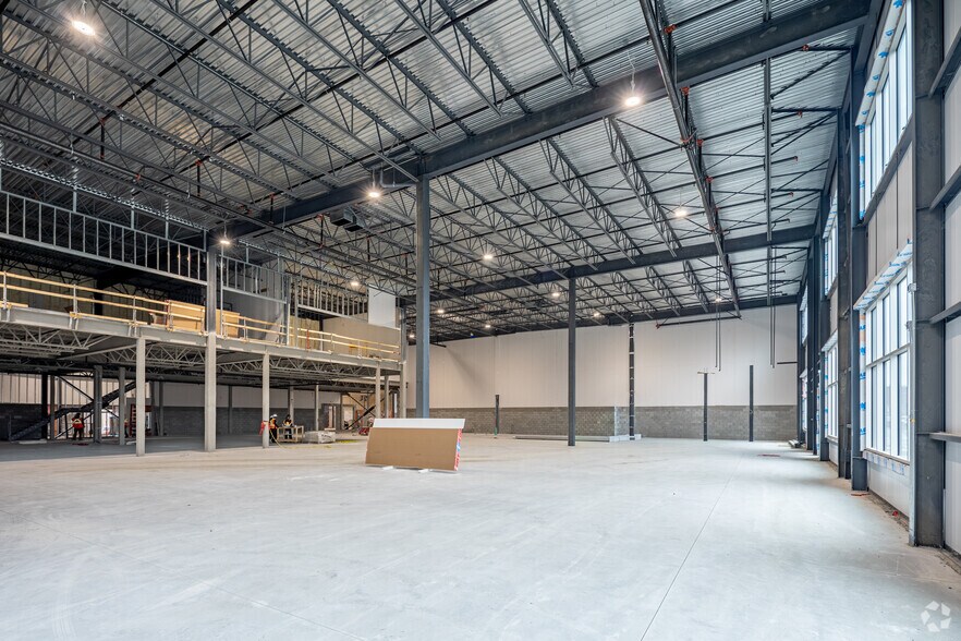 More Photos Of 100 Blvd Jean-Baptiste-Rolland O, Saint-jerome Unknown For Lease