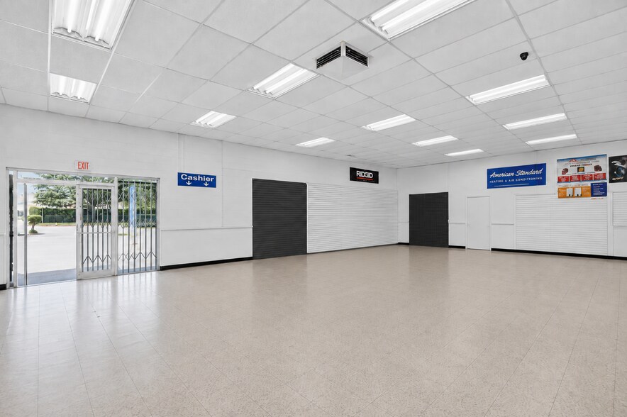 More Photos Of 8916 Corbin Ave, Northridge Freestanding For Lease