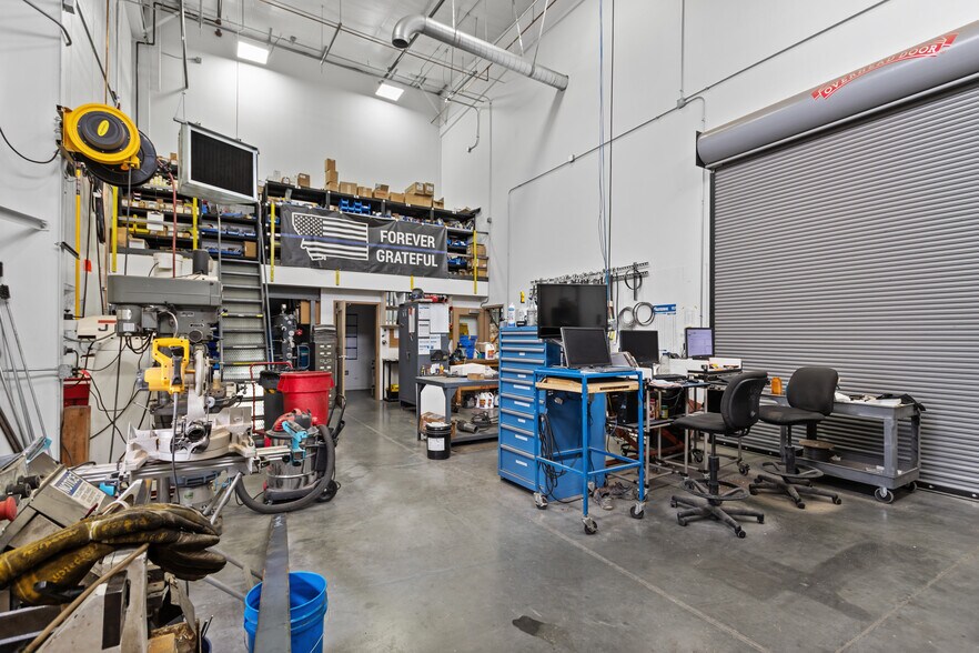 More Photos Of 275 Manhattan South Rd, Manhattan Warehouse For Sale