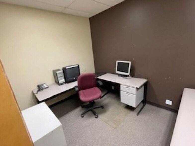 More Photos Of 126 S 4th St, Dekalb Office For Lease