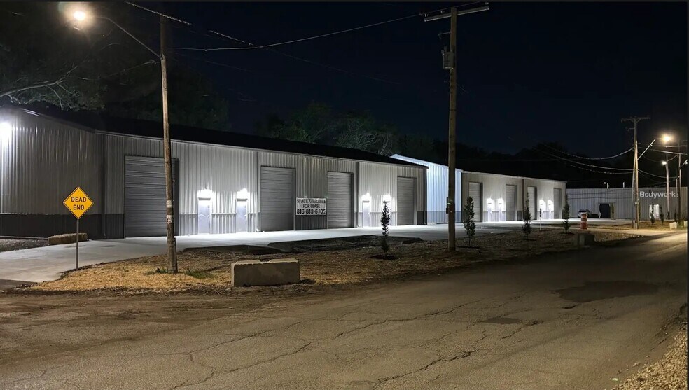 More Photos Of 100 NE Harlem Rd, Kansas City Light Manufacturing For Lease