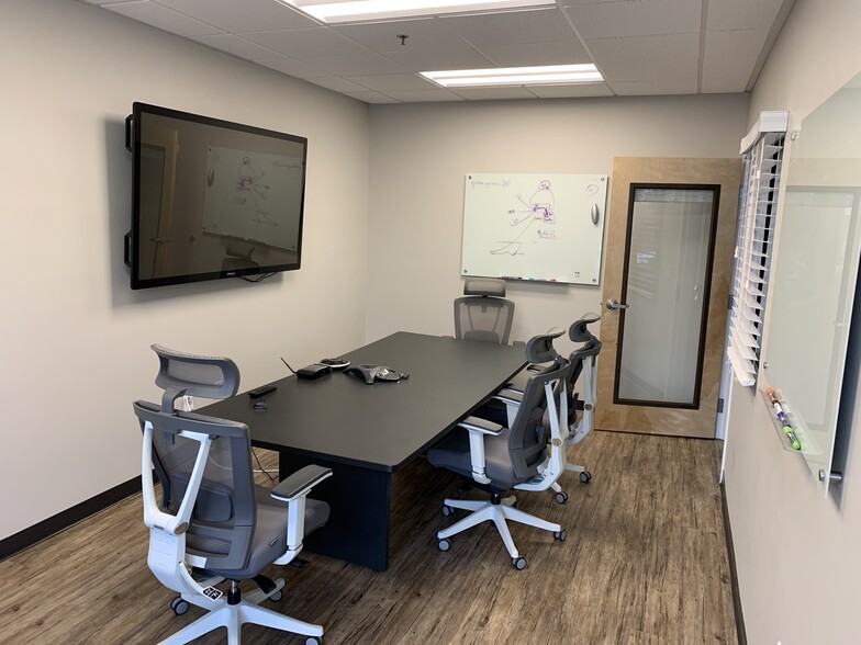 More Photos Of 245 Seven Farms Dr, Daniel Island Office For Lease