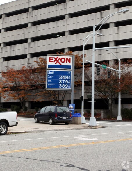 More Photos Of 400 N Greene St, Greensboro Service Station For Sale