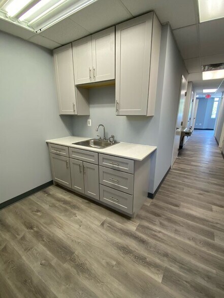 More Photos Of 14127-14129 Robert Paris Ct, Chantilly Medical For Lease