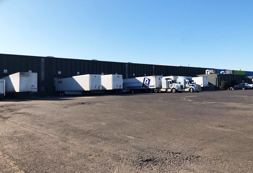 More Photos Of 2900 Fern Valley Rd, Louisville Warehouse For Lease