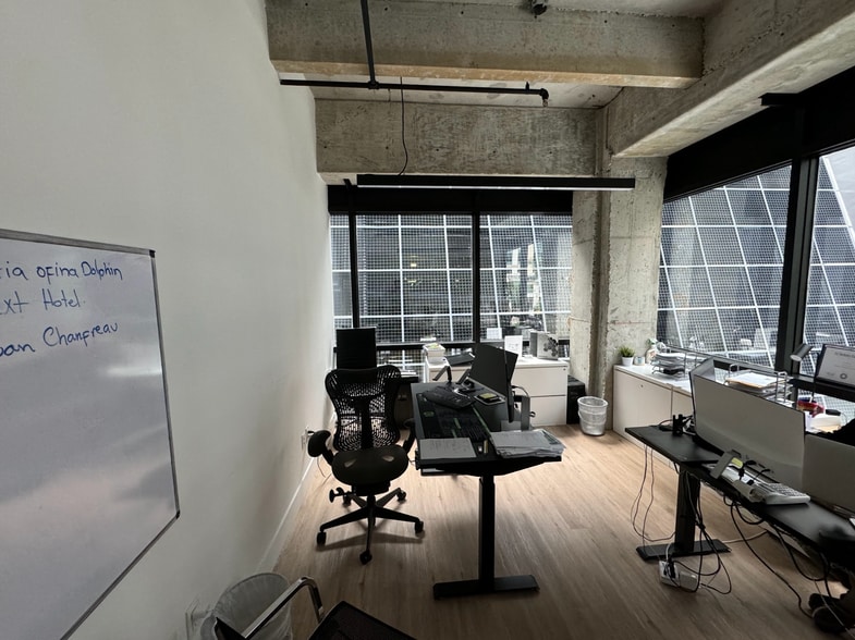 More Photos Of 1200 Brickell Ave, Miami Office For Sale