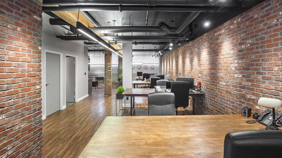 More Photos Of 80 Sherbourne St, Toronto Apartments For Sale