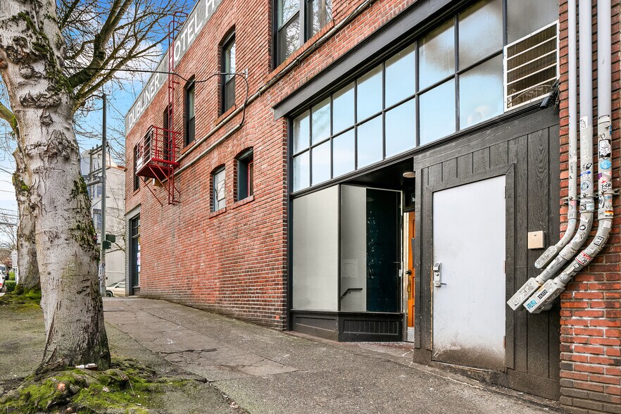 More Photos Of 3517 Fremont Ave N, Seattle Restaurant For Sale