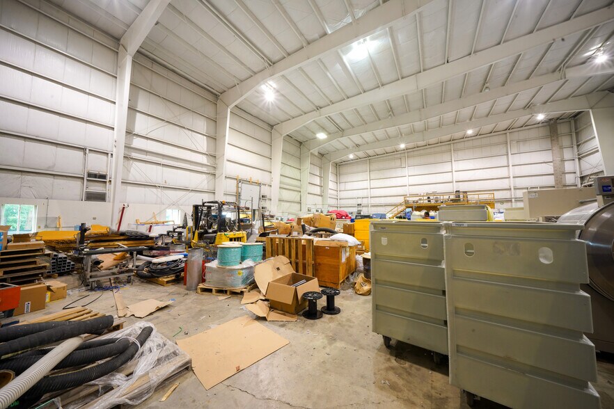 More Photos Of 248 Northport Ave, Belfast Manufacturing For Sale