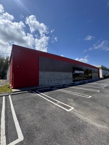 More Photos Of 1360 NW 88th Ave, Doral Bar For Sale