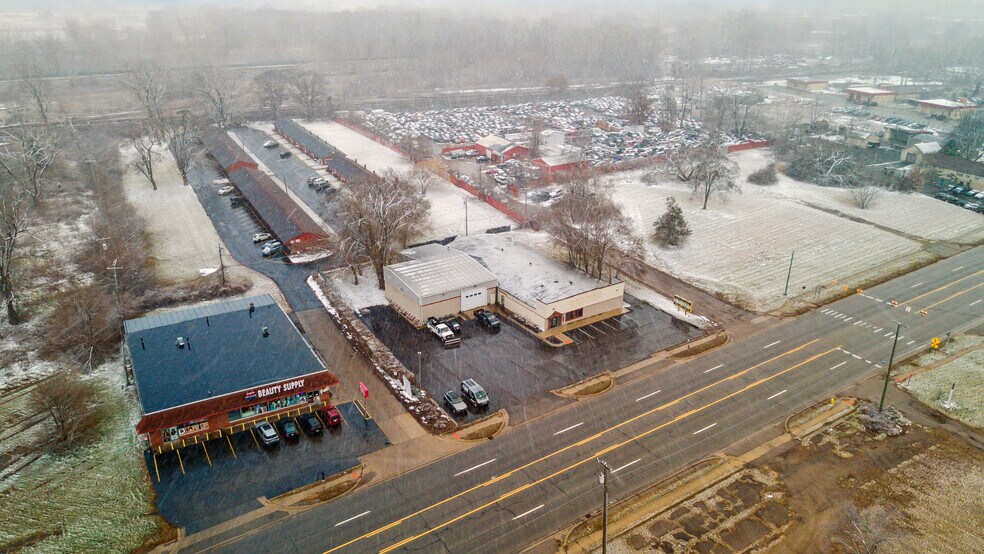 More Photos Of 2502 E Michigan Ave, Ypsilanti Freestanding For Lease