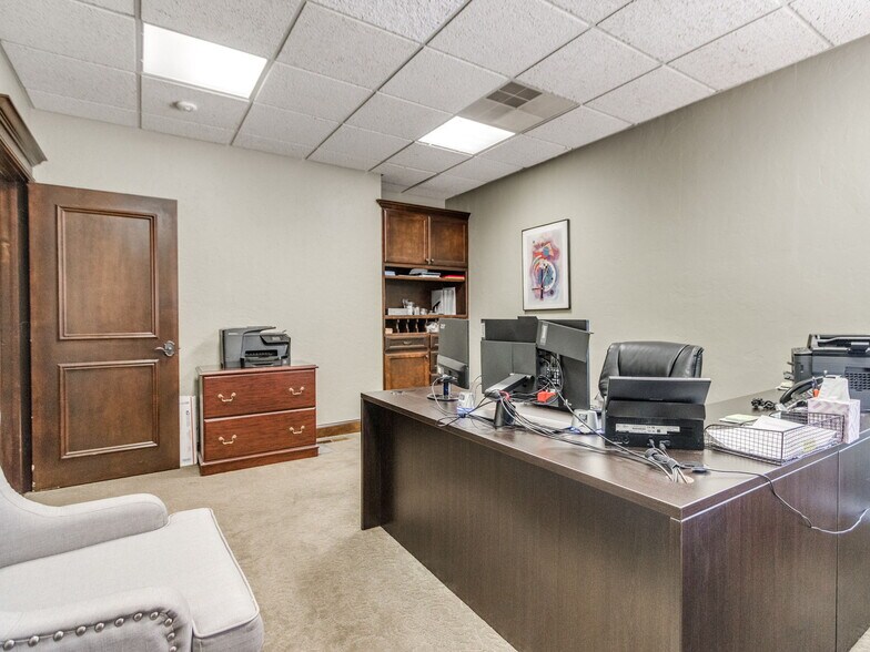 More Photos Of 2425 Wilcox Dr, Norman Office For Sale