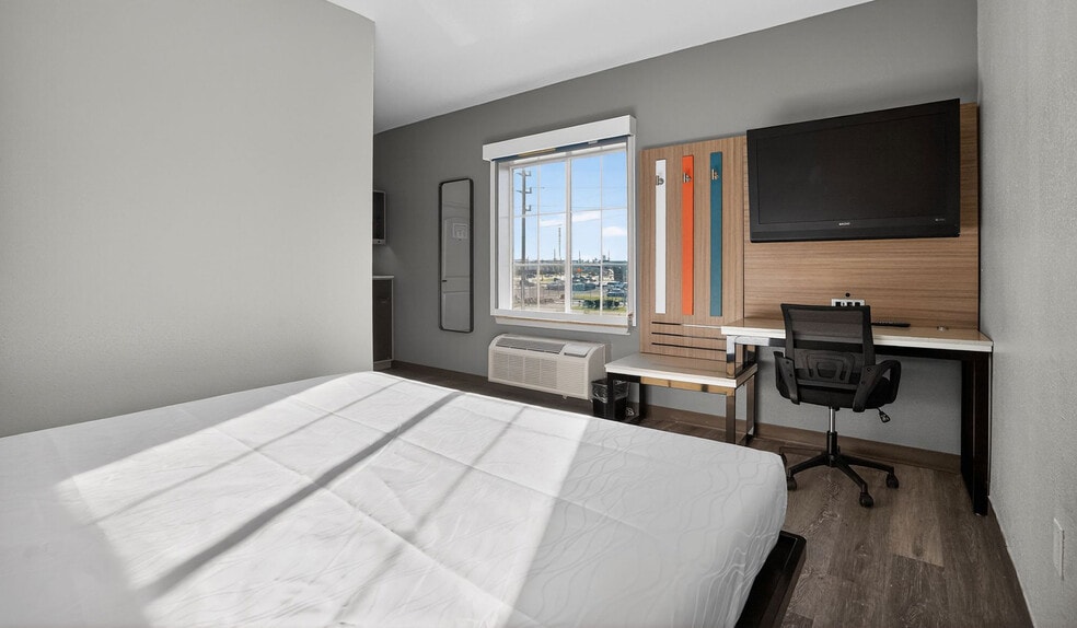 More Photos Of 415 Fm 1960 Rd E, Houston Hotel For Sale