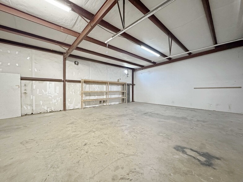 More Photos Of 1601 23rd Ave, Tuscaloosa Light Distribution For Lease