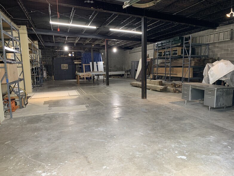 More Photos Of 2284 Quebec Rd, Cincinnati Flex For Lease