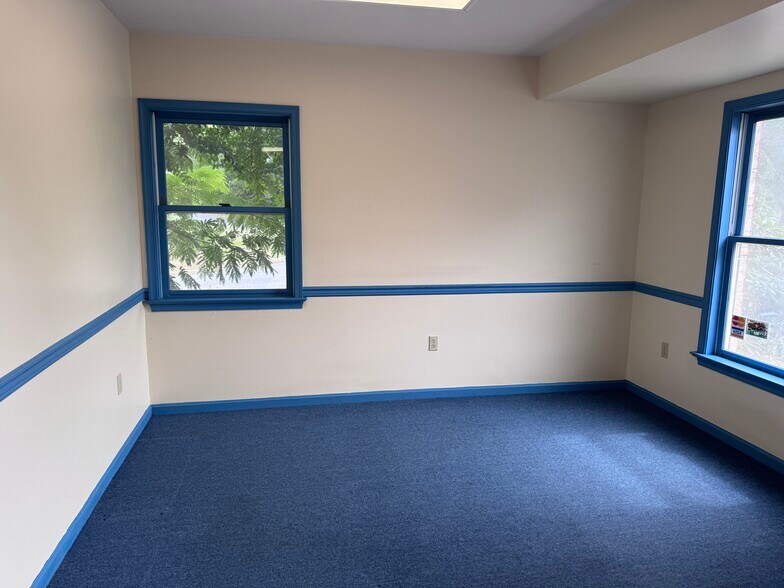 More Photos Of 51 Maddex Dr, Shepherdstown Office For Lease