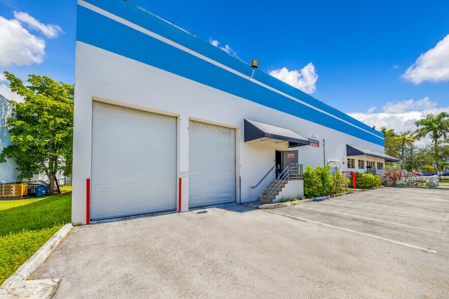 More Photos Of 2601 NW 105th Ave, Miami Warehouse For Sale
