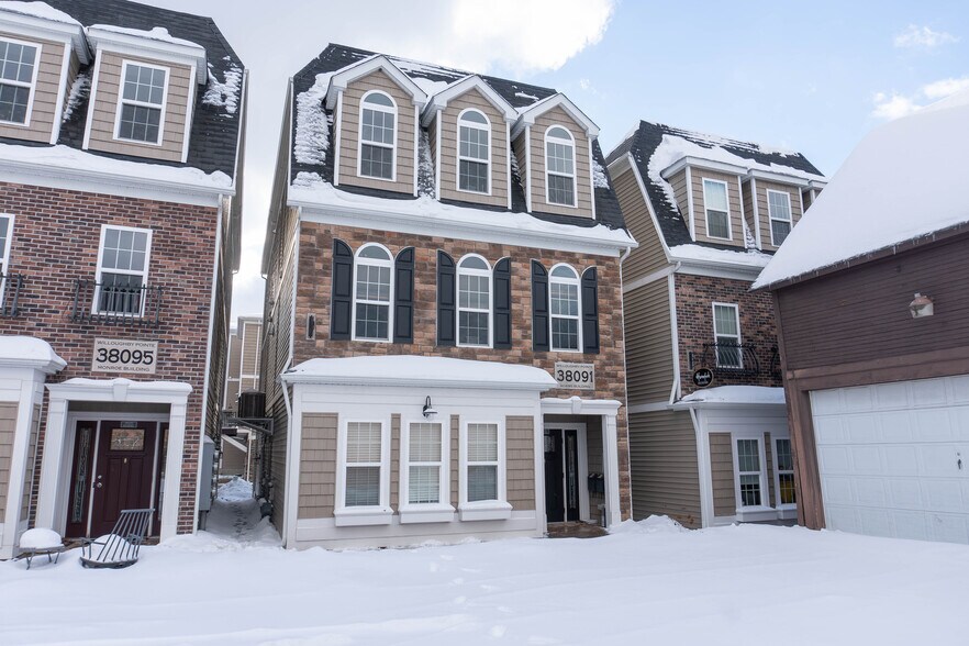 More Photos Of 38091 Euclid Ave, Willoughby Storefront Retail Residential For Sale