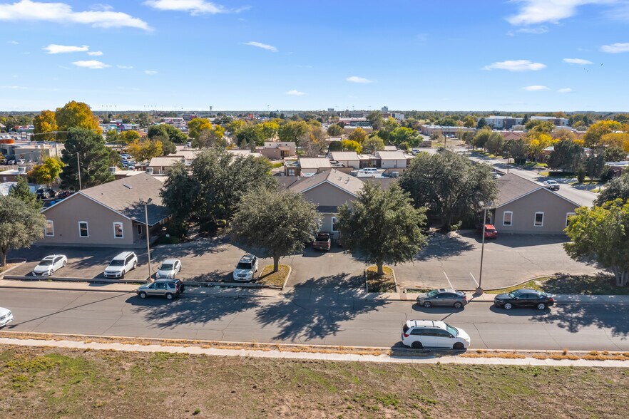 More Photos Of 200 W Wilshire Blvd, Roswell Medical For Sale