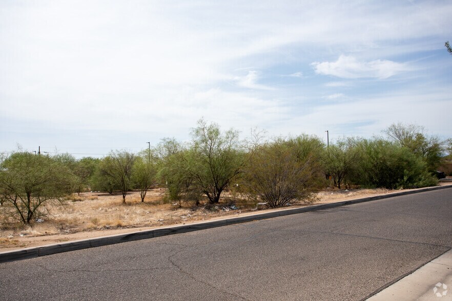 More Photos Of 6500 S Westover Ave, Tucson Unknown For Lease