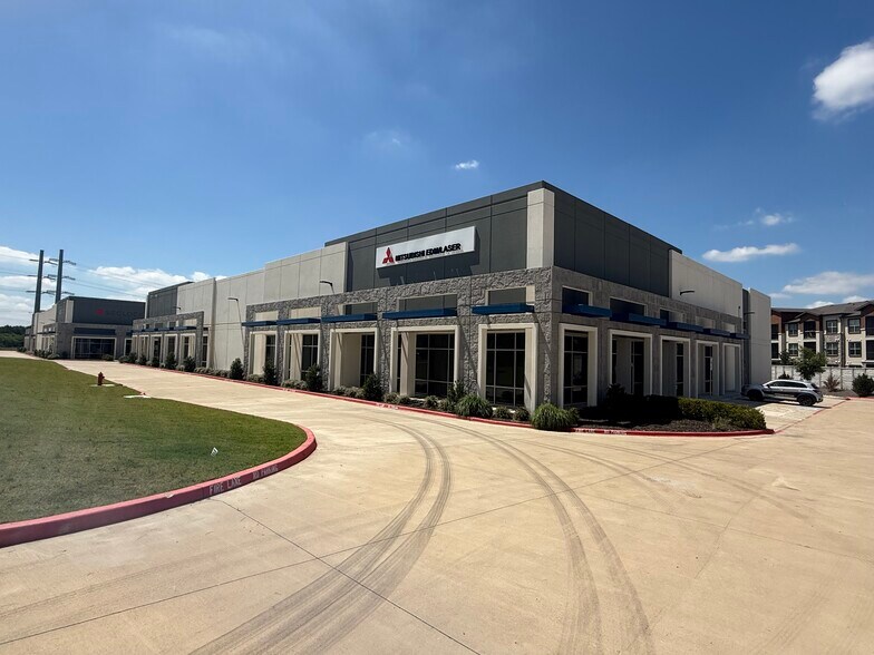 More Photos Of 2129 Bardin Rd, Grand Prairie Distribution For Sale