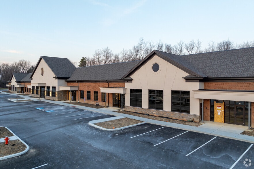 More Photos Of 8075 Town Centre Dr, Broadview Heights Flex For Lease