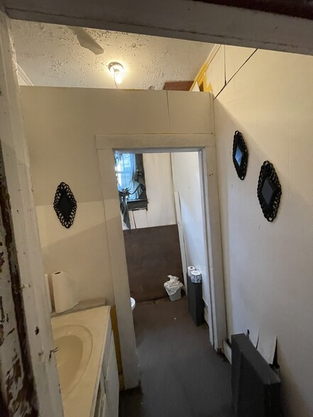 More Photos Of 8536 Scott St, Houston Religious Facility For Sale
